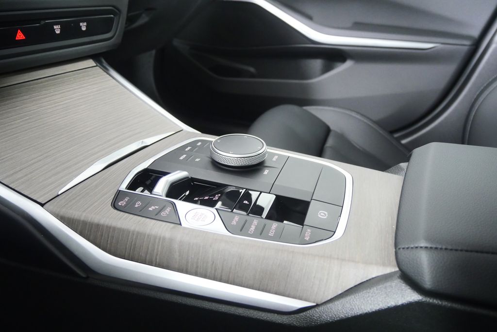 Thumbnail: 2025 BMW 3 Series - 24