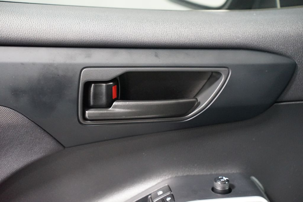 Thumbnail: 2023 Toyota Highlander - 32