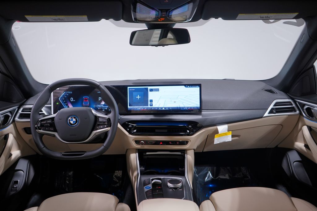 Thumbnail: 2025 BMW i4 - 10