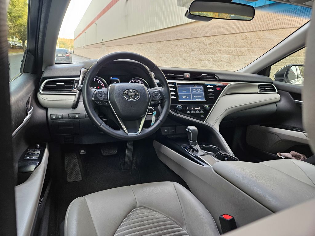 2018 Toyota Camry SE 12