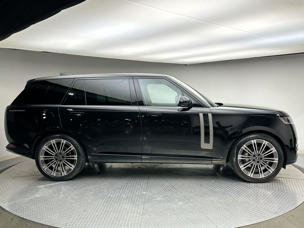 2023 Land Rover Range Rover SE 4