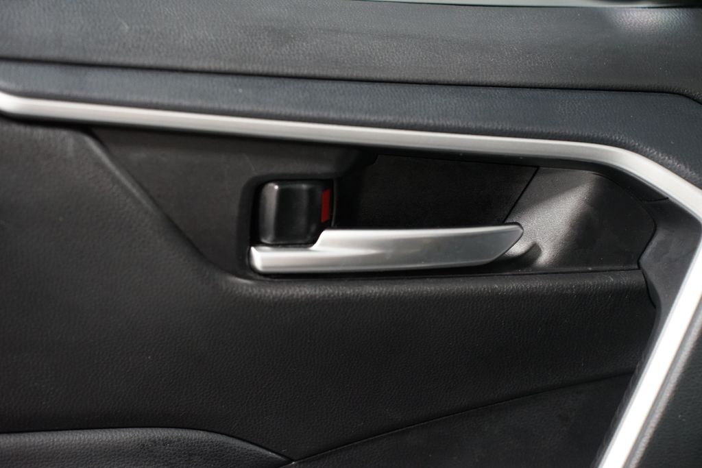 Thumbnail: 2025 Toyota RAV4 - 32