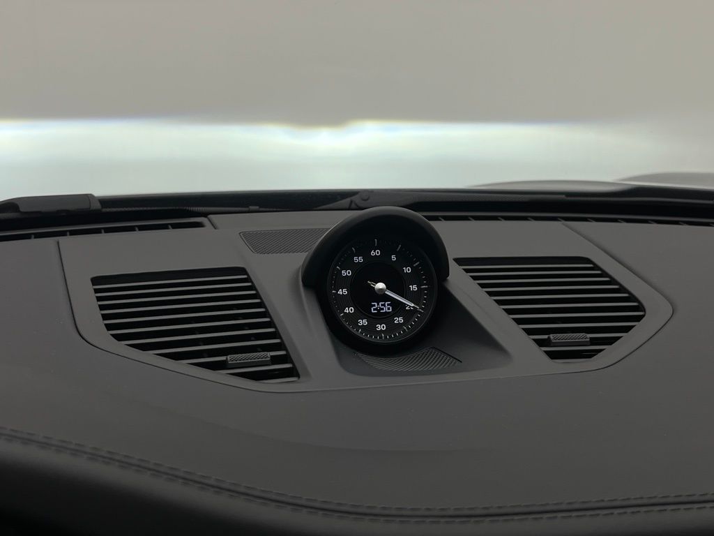 Thumbnail: 2025 Porsche 911 - 25
