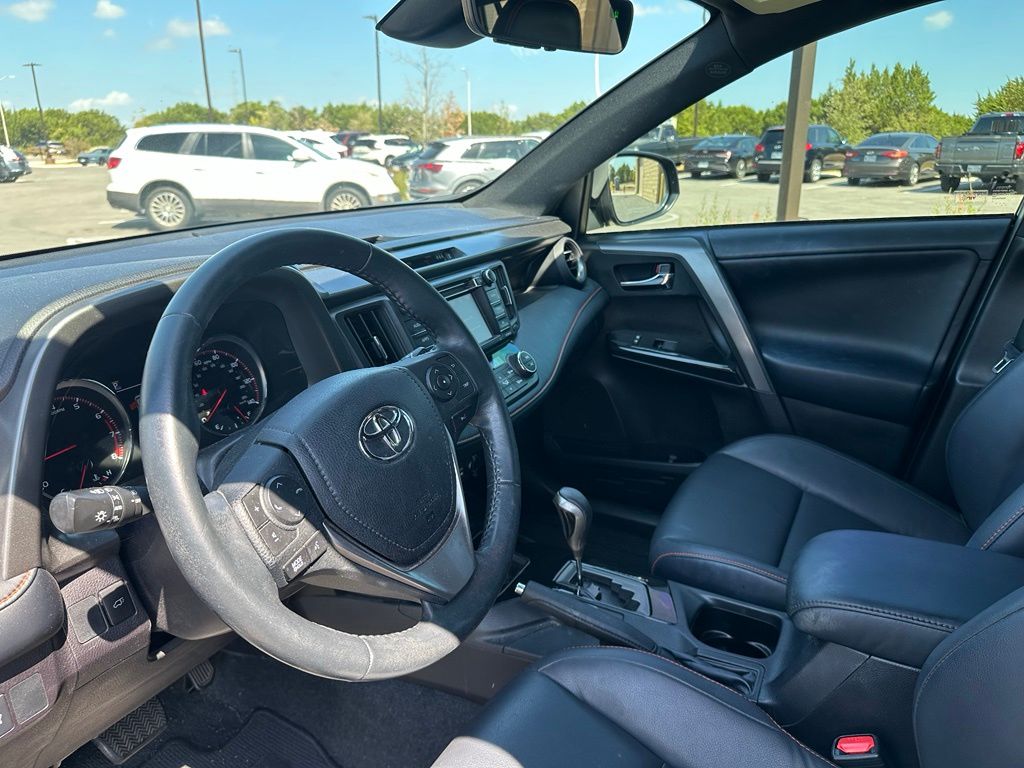 Thumbnail: 2018 Toyota RAV4 - 6
