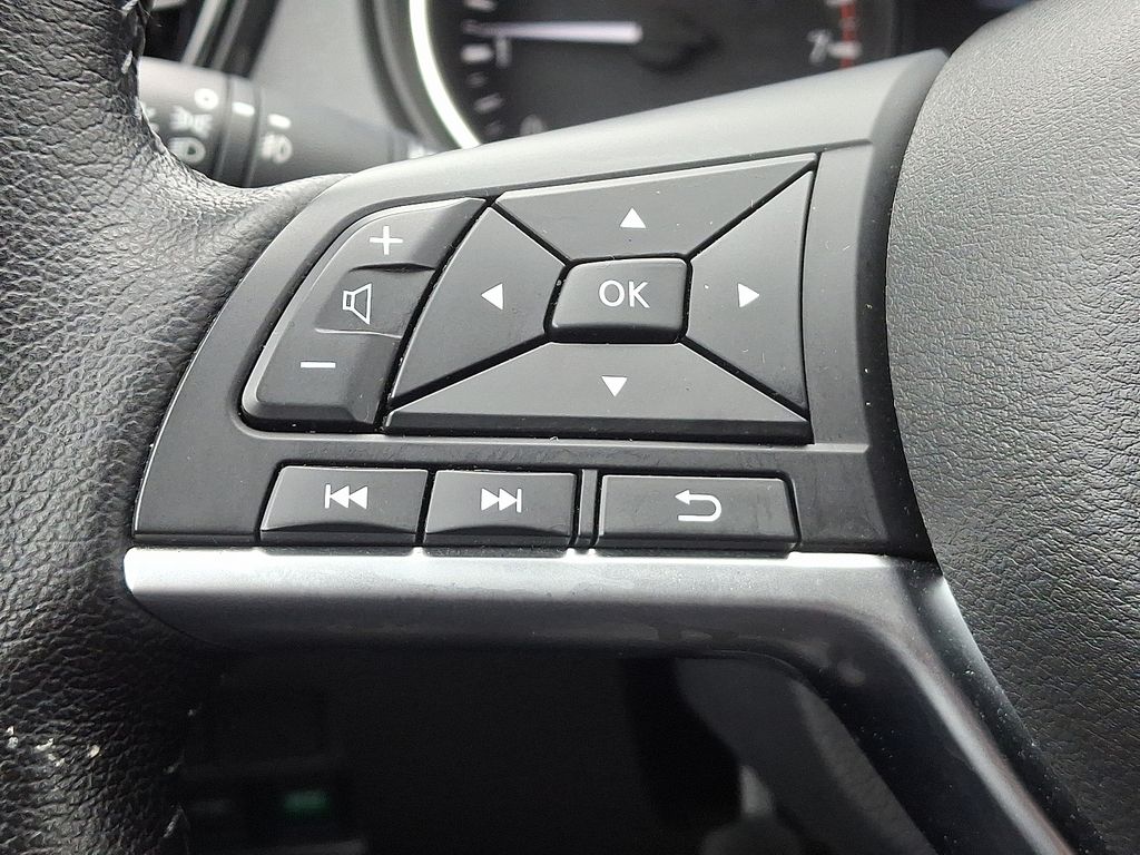 2022 Nissan Rogue Sport SV 21