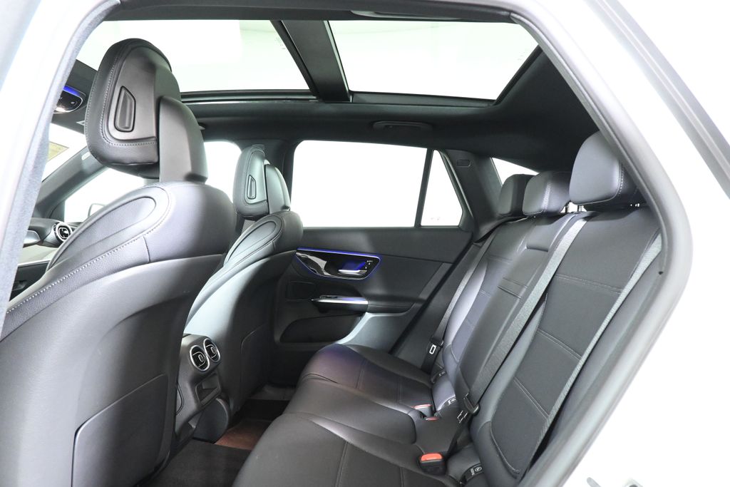 2025 Mercedes-Benz GLC 300 24