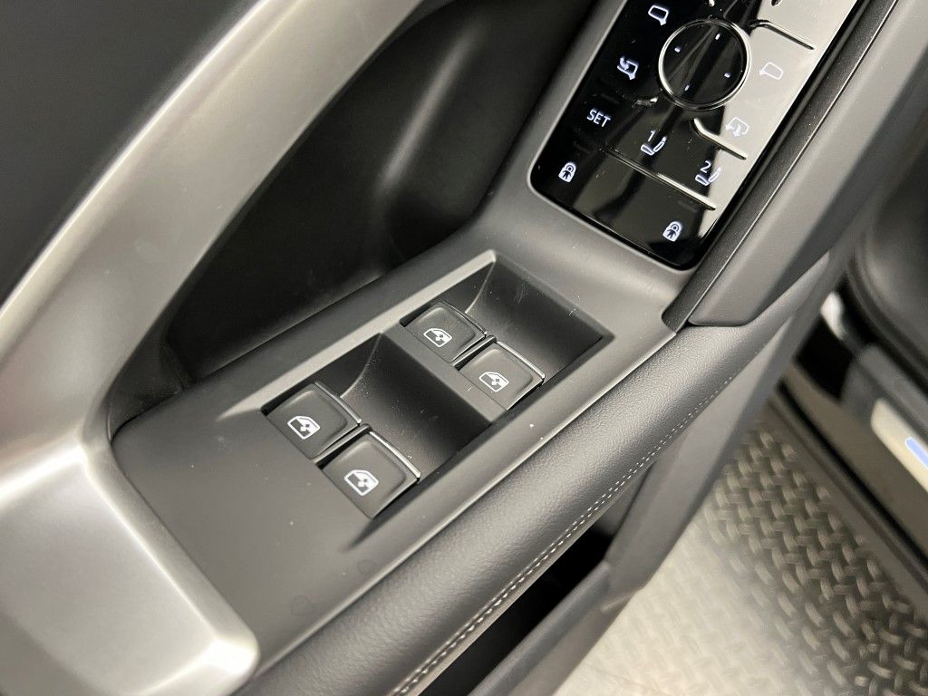 Thumbnail: 2025 Audi Q5 - 25