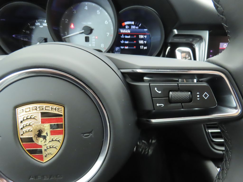Thumbnail: 2025 Porsche Macan - 15