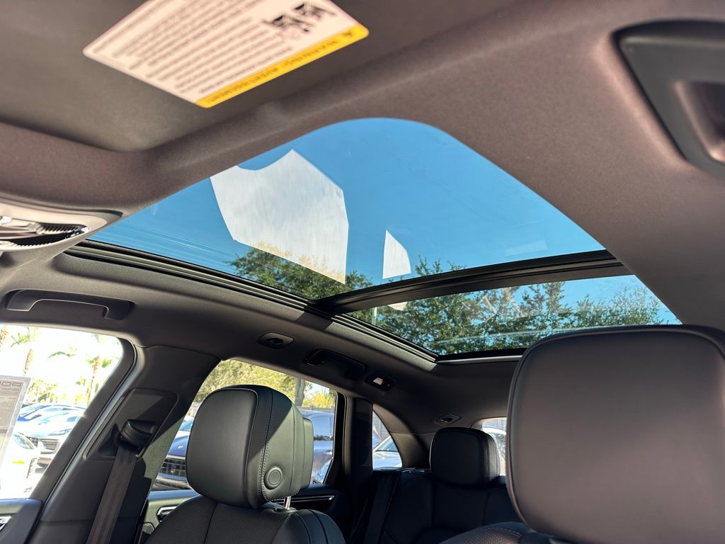 Thumbnail: 2026 Porsche Macan - 21