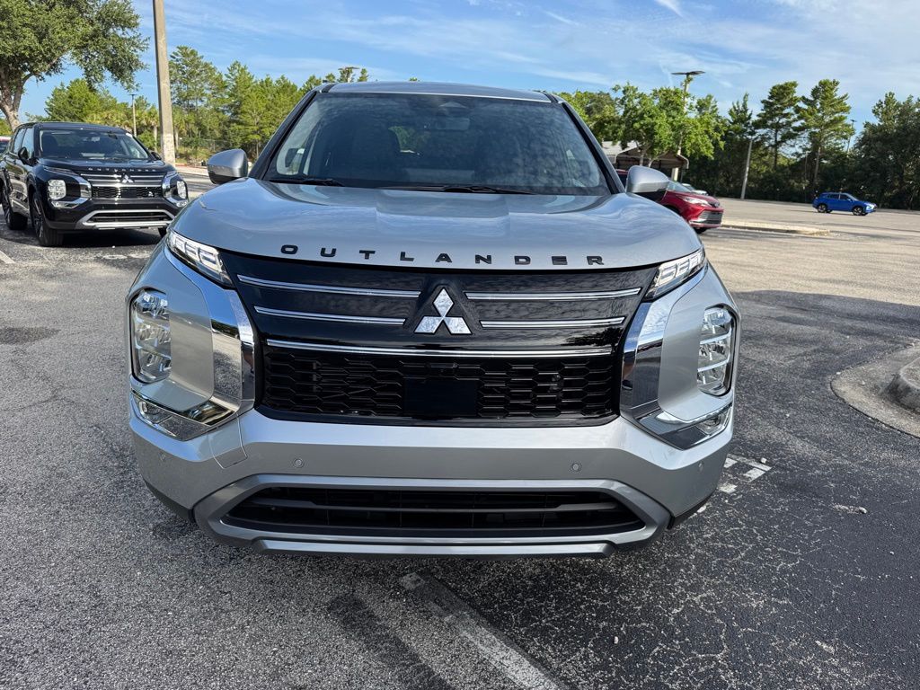 2025 Mitsubishi Outlander SE photo 2