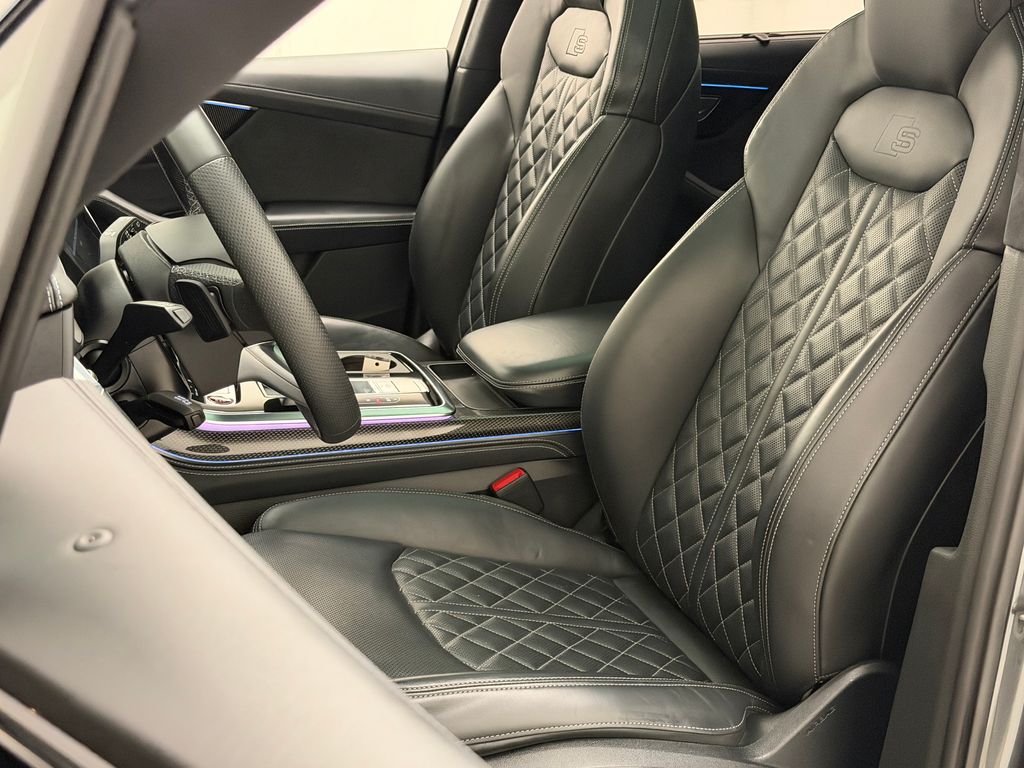 Thumbnail: 2023 Audi SQ7 - 25