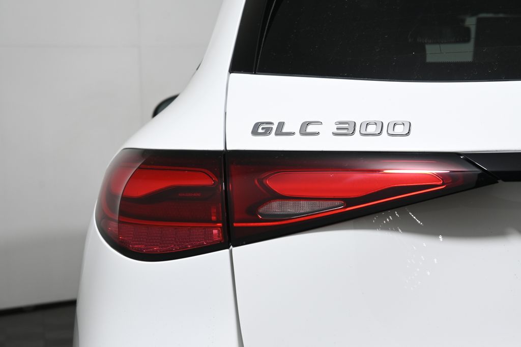 2025 Mercedes-Benz GLC 300 12