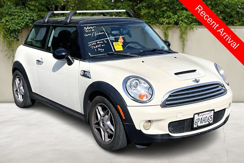 Pepper White 2010 MINI Cooper S Hatchback Front-Wheel Drive 6-Speed Automatic