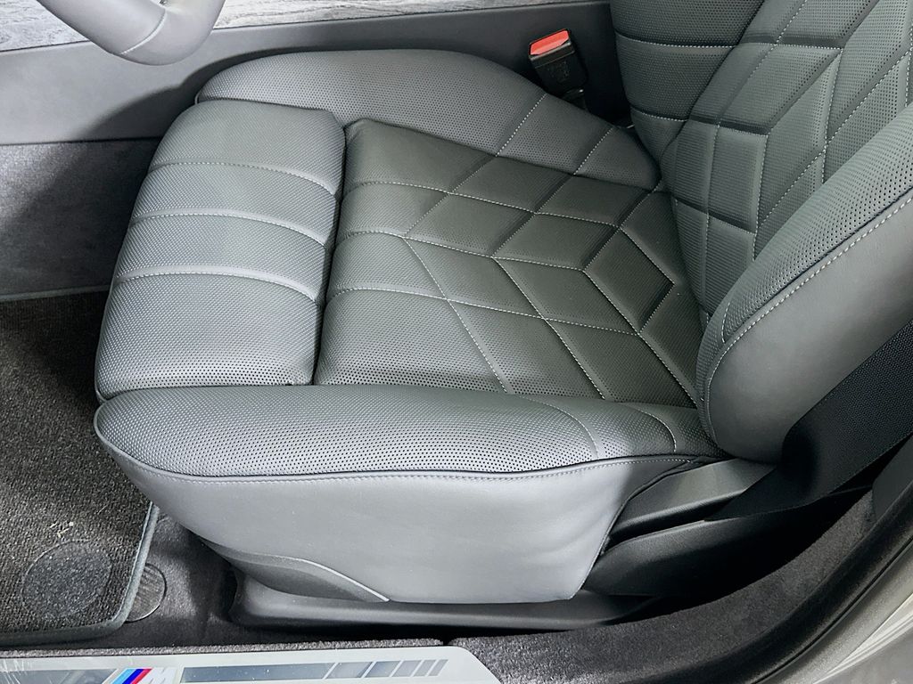 2025 BMW i7 eDrive50 21