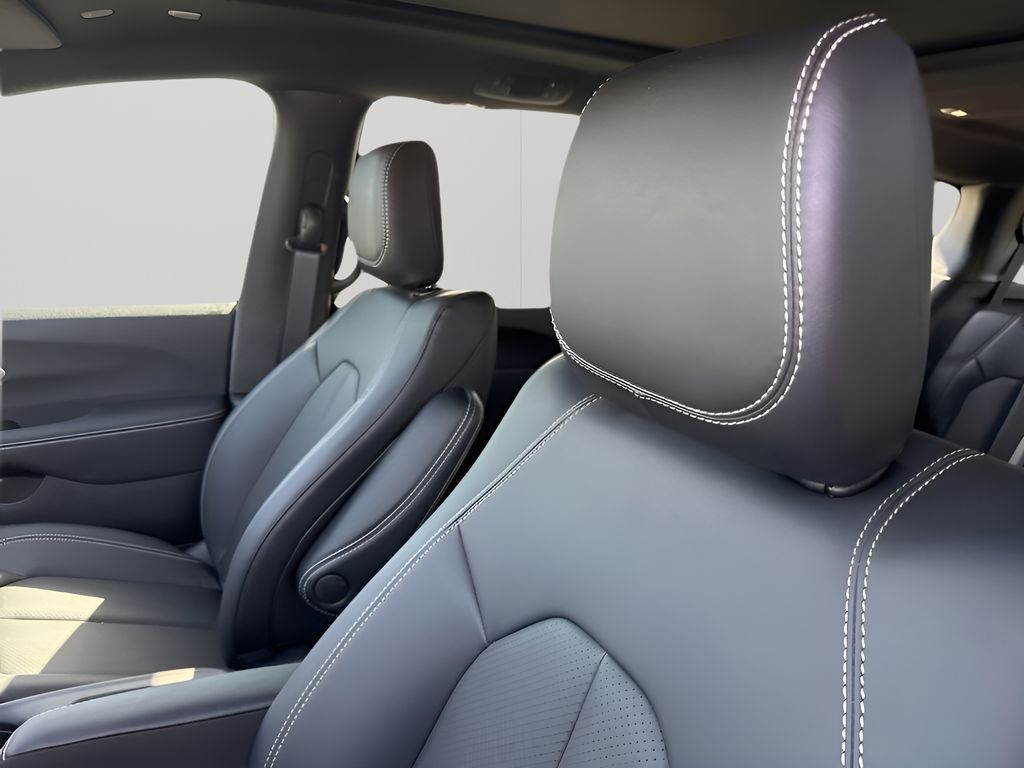 2025 Chrysler Pacifica Select - Photo 21