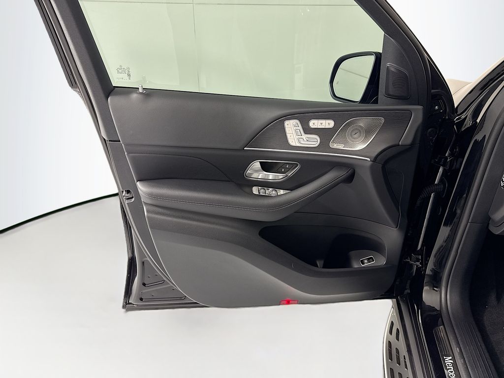 Thumbnail: 2026 Mercedes-Benz GLS - 25