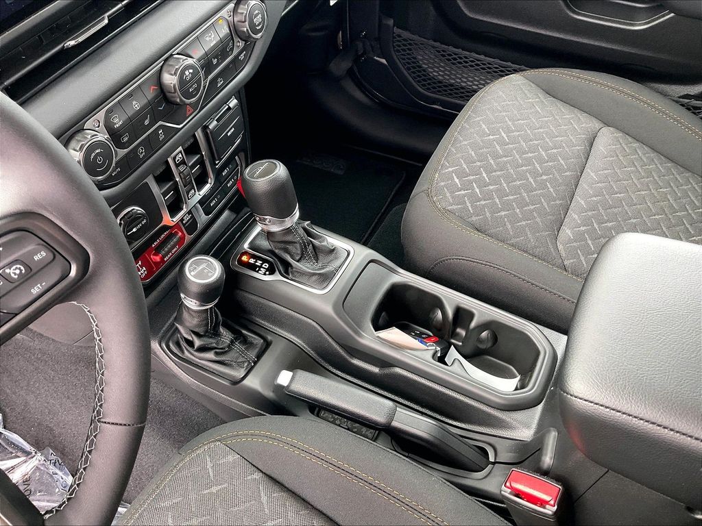 2026 Jeep Gladiator — photo 14