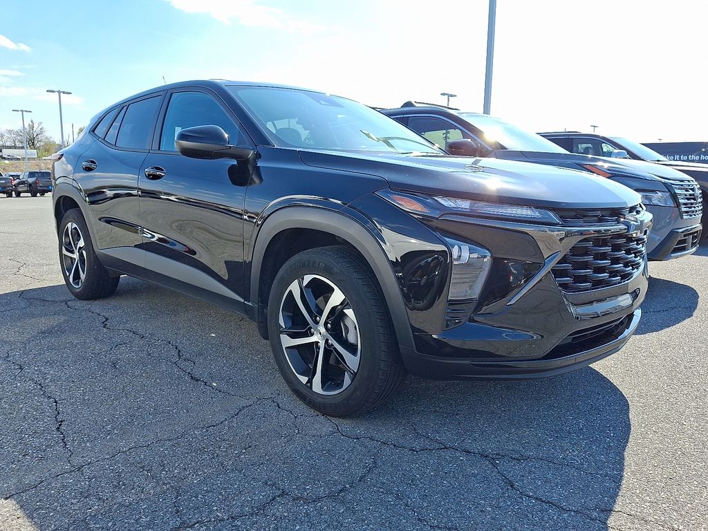 Black Metallic 2024 Chevrolet Trax RS with 1RS FWD SUV / Crossover Front-Wheel Drive 6-Speed Automatic