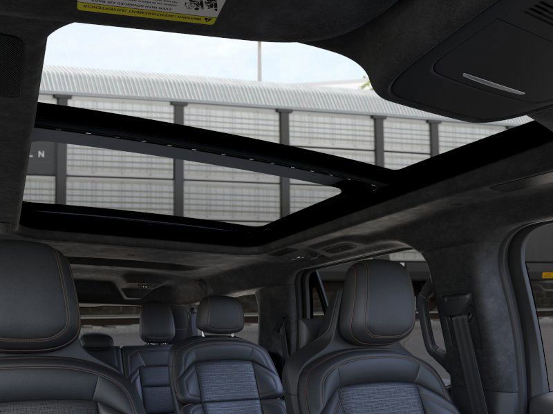 Thumbnail: 2025 Lincoln Navigator L - 22