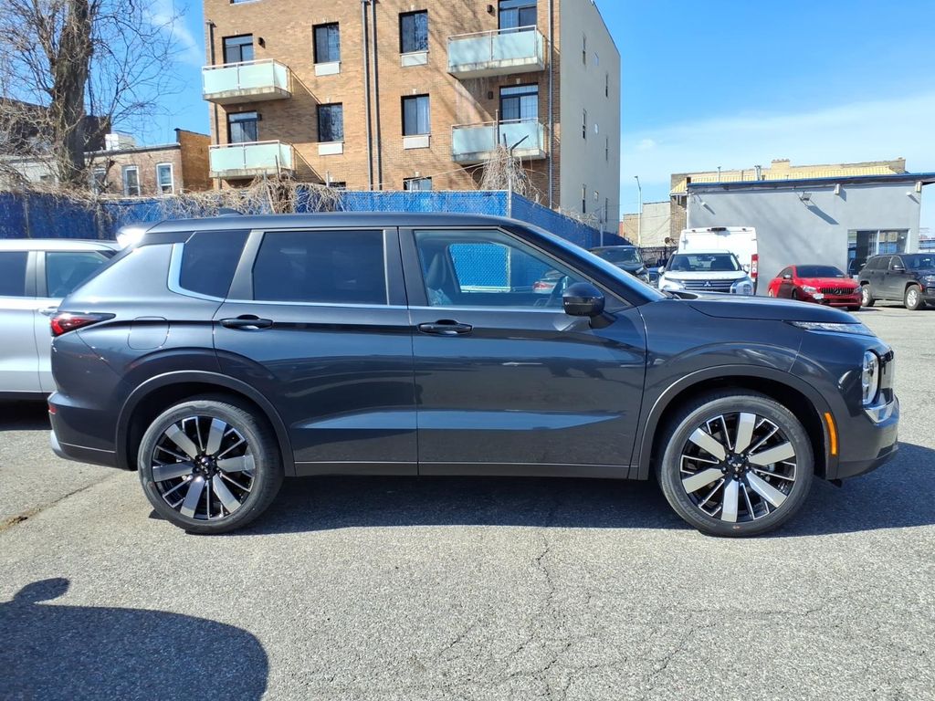 2026 Mitsubishi Outlander SE - Photo 7