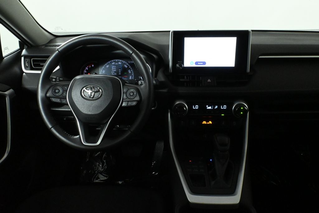 2023 Toyota RAV4 XLE 17