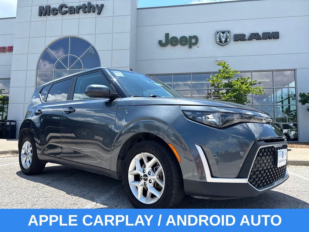 Gray 2024 Kia Soul SUV / Crossover Front-Wheel Drive Continuously Variable Transmission