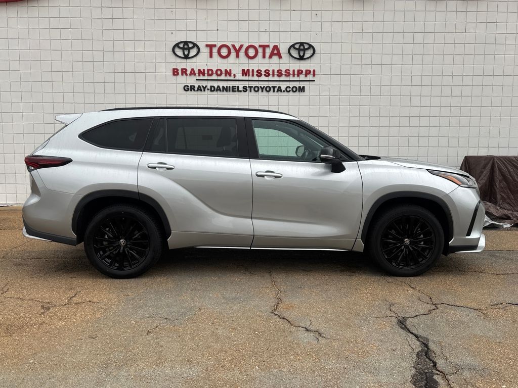 2024 Toyota Highlander XSE's photo
