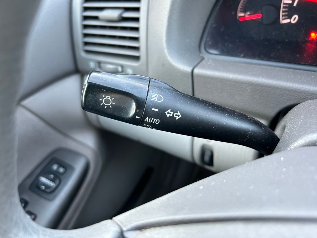 Thumbnail: 2005 Toyota Camry - 19