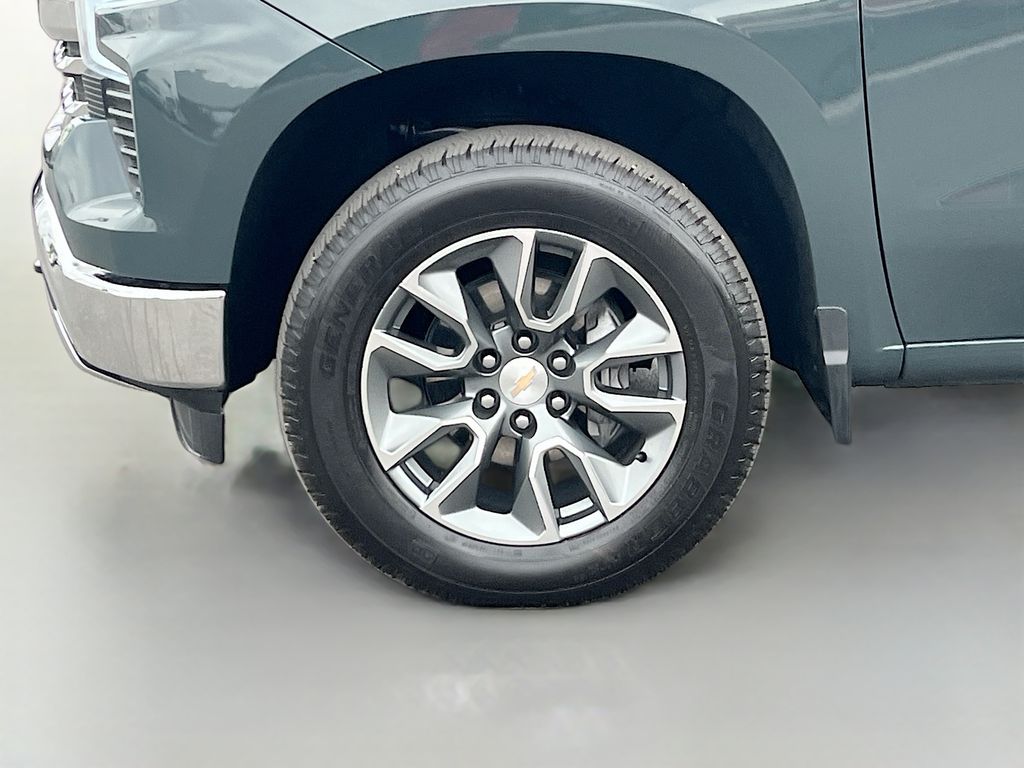 Used 2026 Gray Chevrolet LT image 31