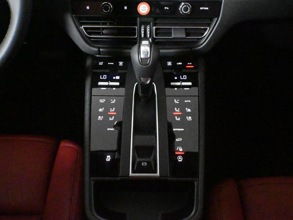 Thumbnail: 2026 Porsche Macan - 23