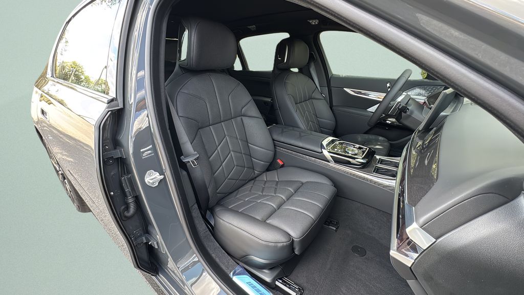 New 2026 Gray BMW 760i xDrive image 27