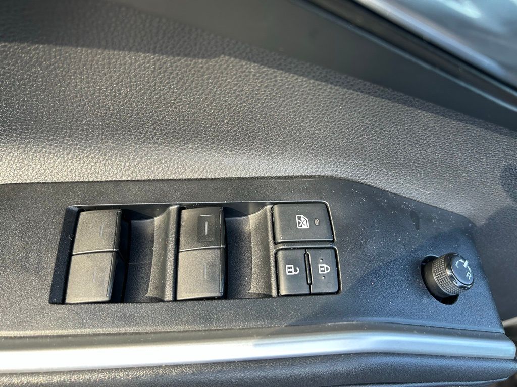 Thumbnail: 2020 Toyota Highlander - 25