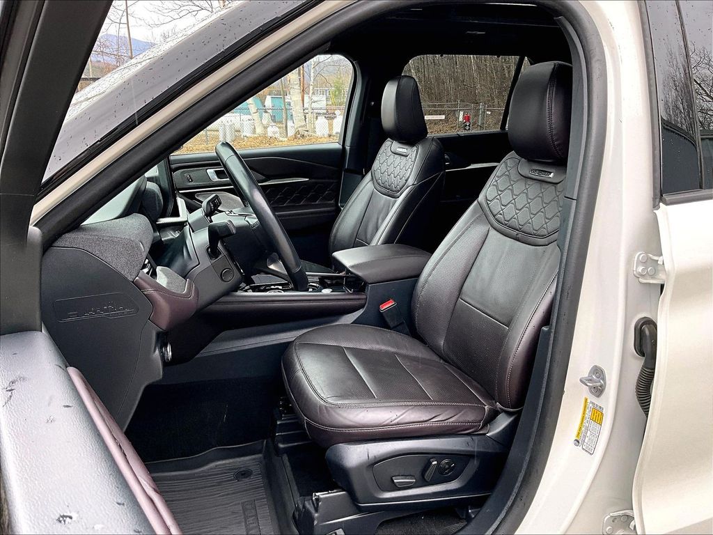 2025 Ford Explorer — photo 10