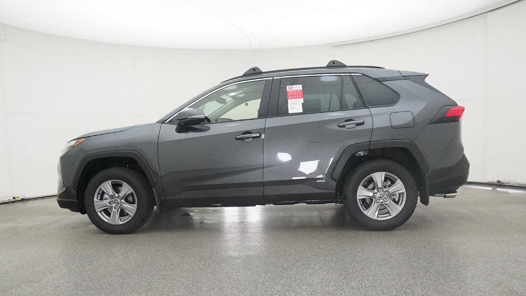 2025 Toyota RAV4 XLE 8