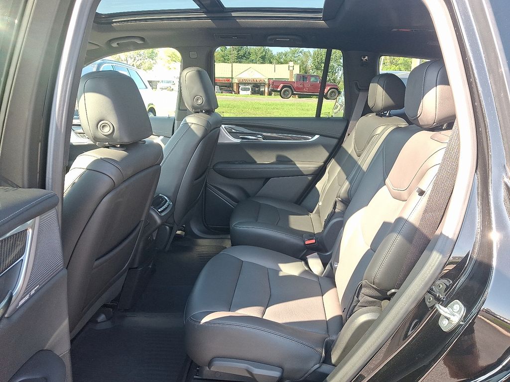 Thumbnail: 2024 Cadillac XT6 - 11