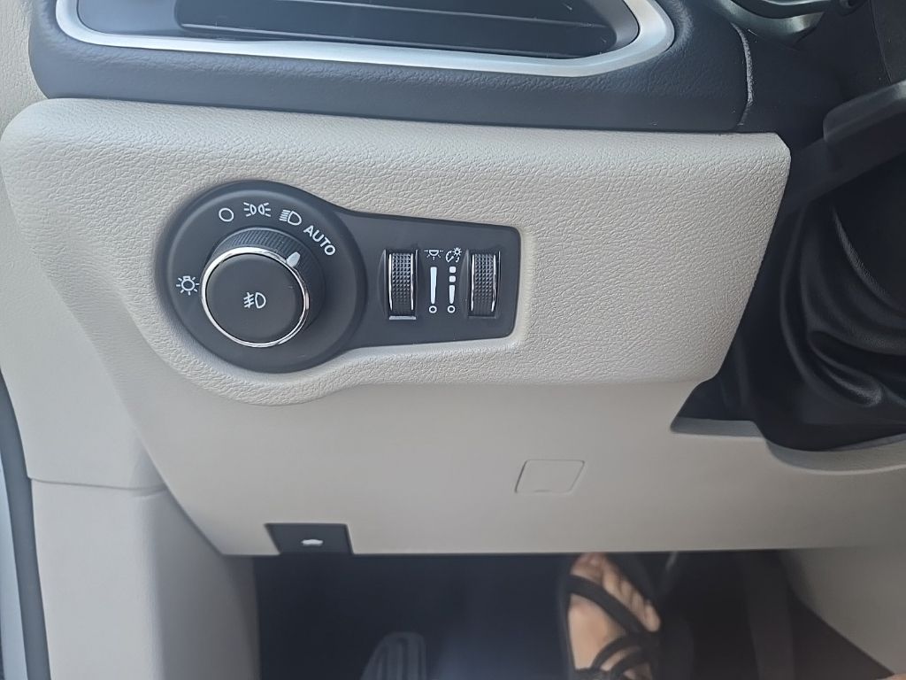Used 2023 Chrysler Pacifica Van