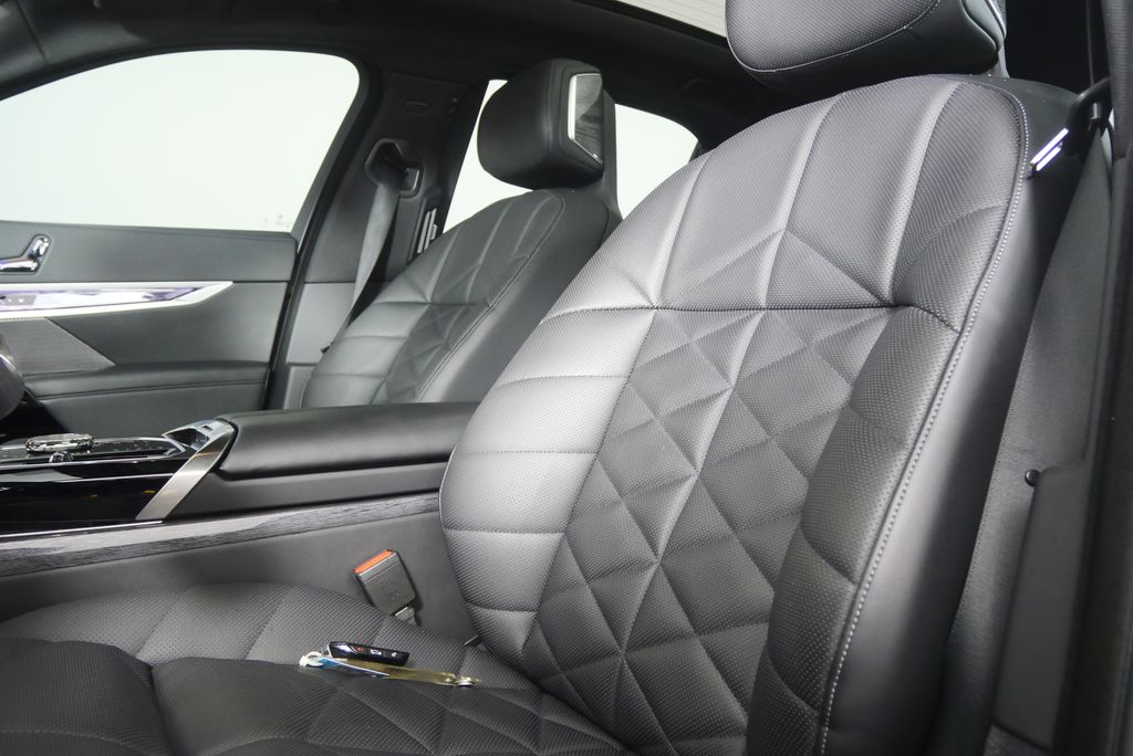 Thumbnail: 2023 BMW 7 Series - 11