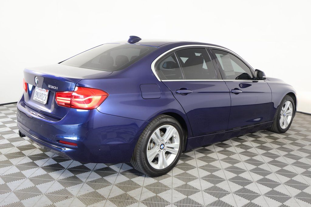 Thumbnail: 2017 BMW 3 Series - 4