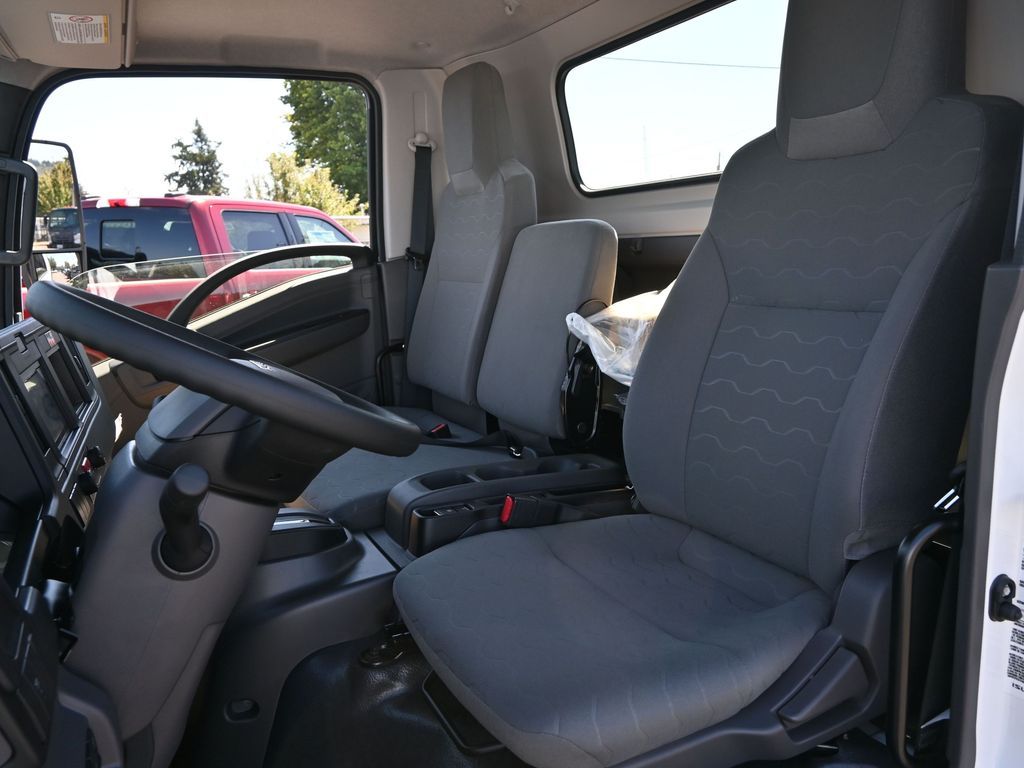 2025 Isuzu NRR 