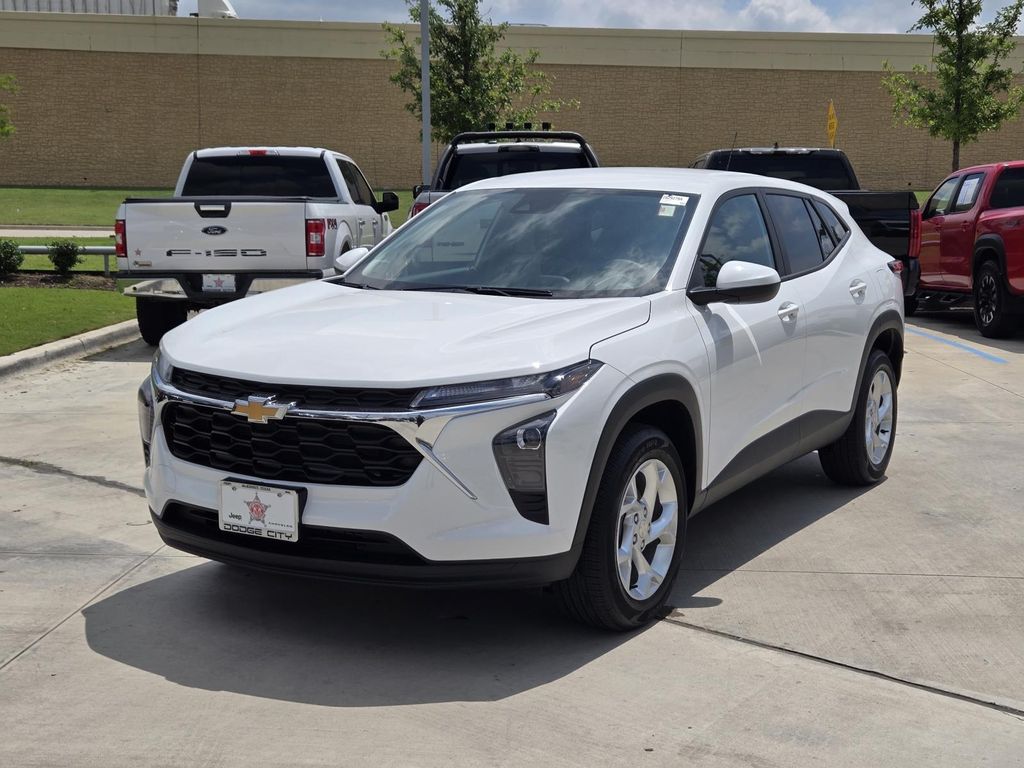 2025 Chevrolet Trax LS FWD