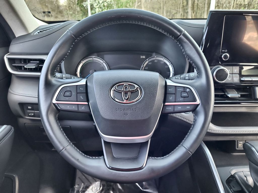 2023 Toyota Highlander LE 14