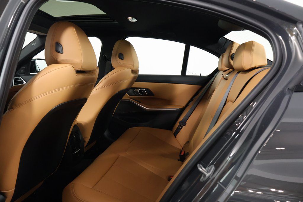 Thumbnail: 2026 BMW 3 Series - 6