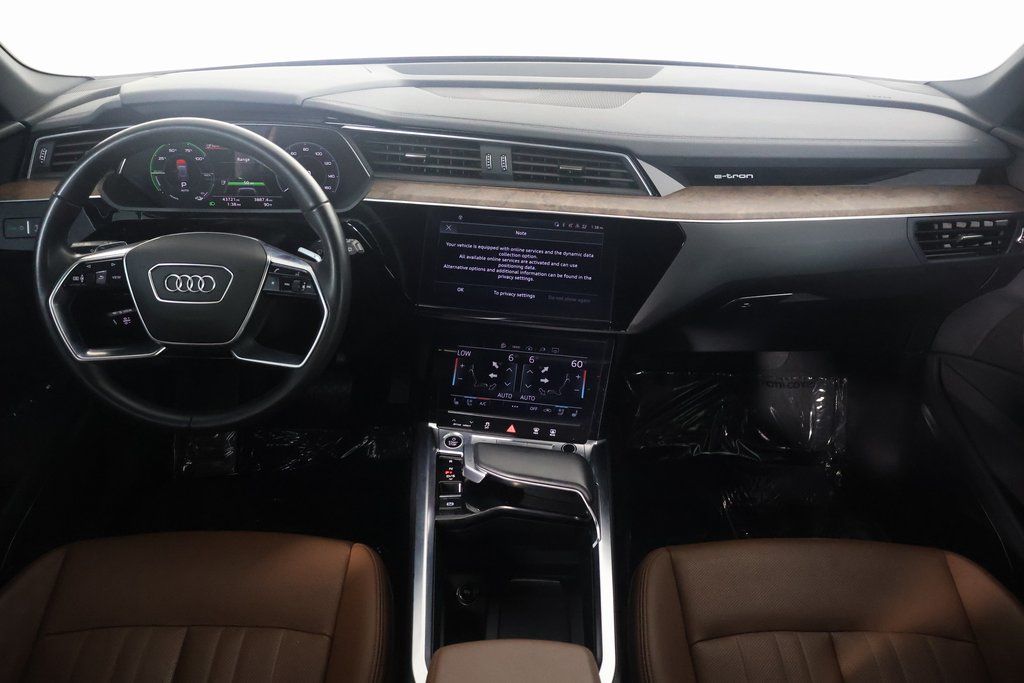2022 Audi e-tron Premium Plus 8