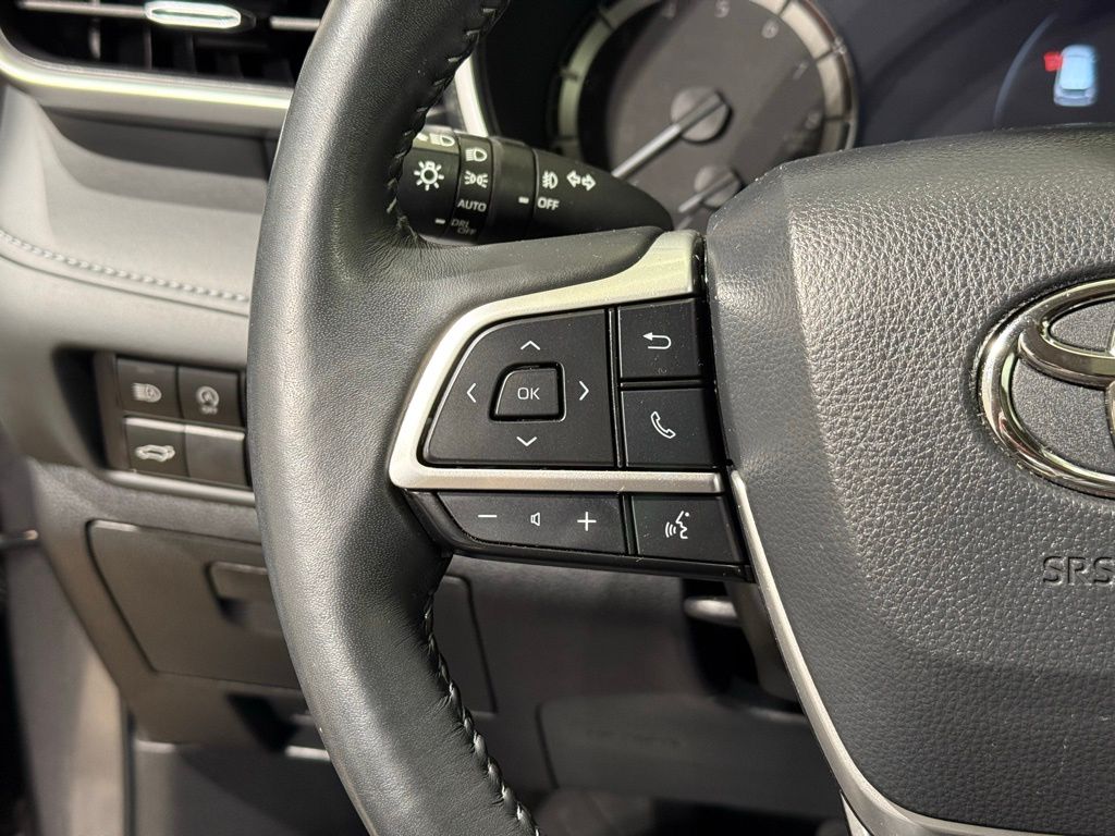 Thumbnail: 2023 Toyota Highlander - 26