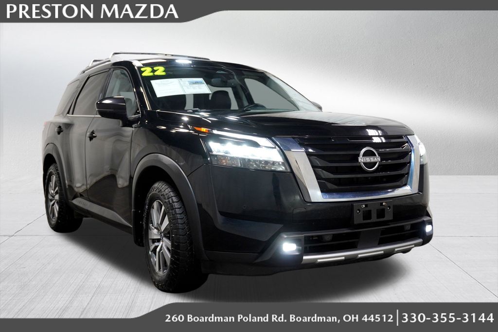 2022 Nissan Pathfinder SL