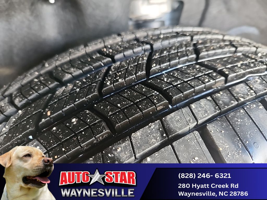 new 2025 Jeep Grand Cherokee car, priced at $47,990