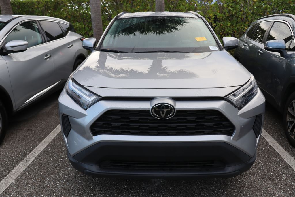 2022 Toyota RAV4 XLE 5