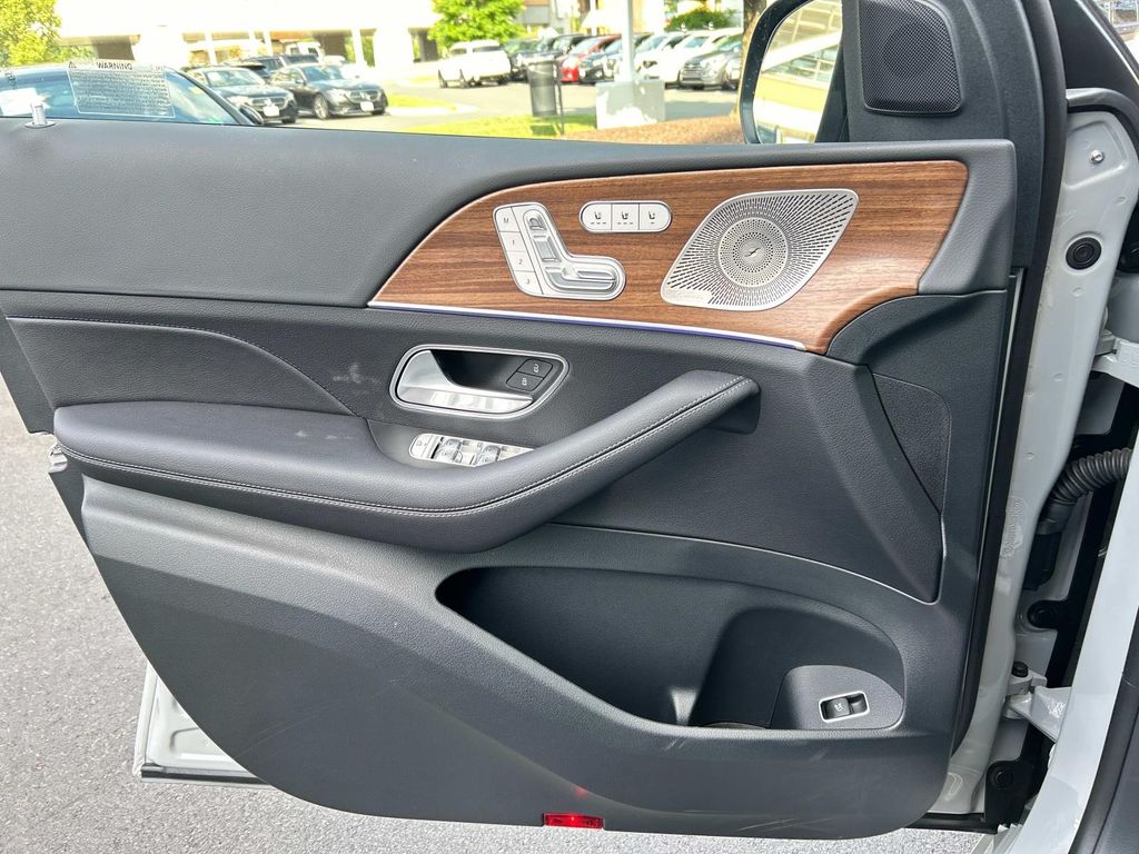 Thumbnail: 2025 Mercedes-Benz GLE - 17