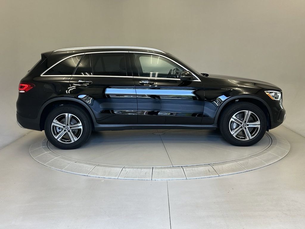 2022 Mercedes-Benz GLC GLC 300 8