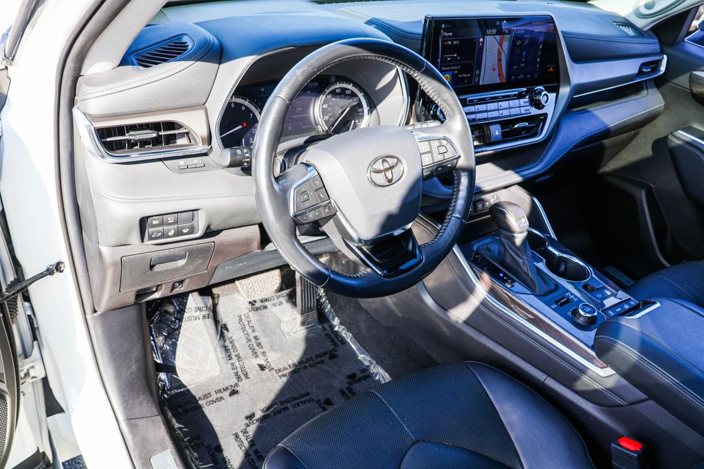 2021 Toyota Highlander Limited 3